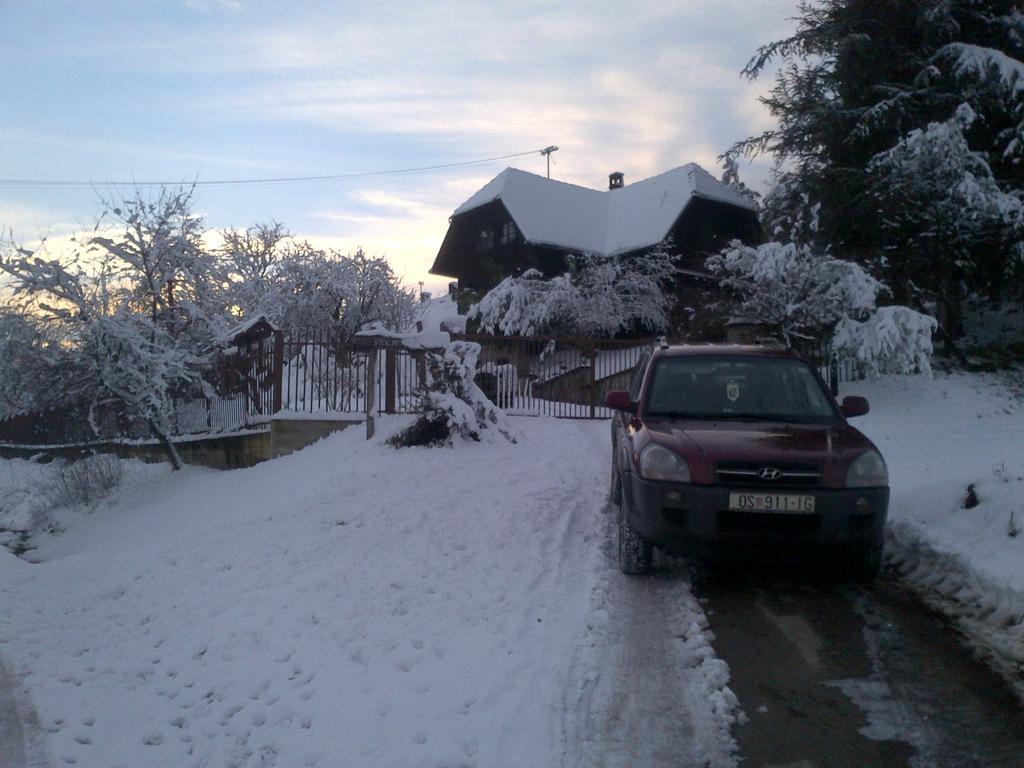 Gasthaus Country House Stoljetna Vila Seona Exterior foto